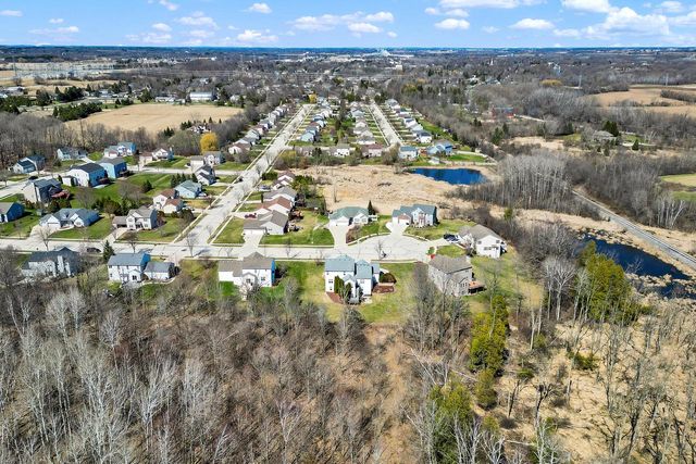 511 Acacia DRIVE, Grafton, WI 53024