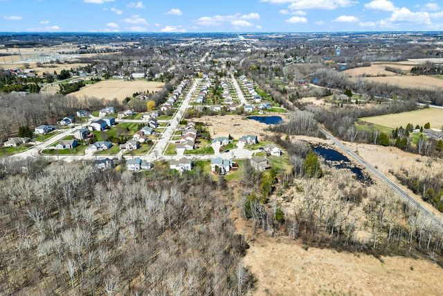511 Acacia DRIVE, Grafton, WI 53024