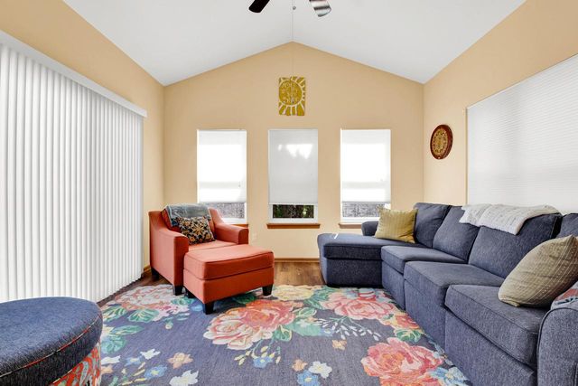 511 Acacia DRIVE, Grafton, WI 53024