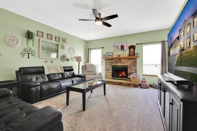 511 Acacia DRIVE, Grafton, WI 53024