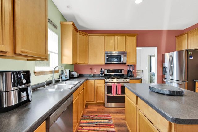 511 Acacia DRIVE, Grafton, WI 53024