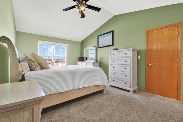 511 Acacia DRIVE, Grafton, WI 53024