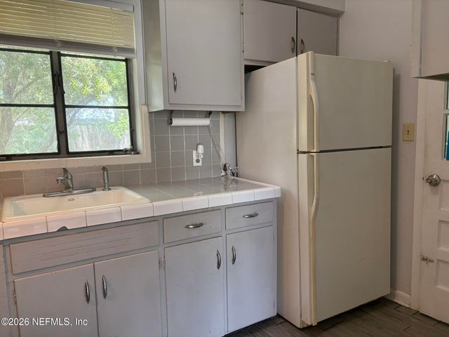 5051 LEXINGTON Avenue, Jacksonville, FL 32210