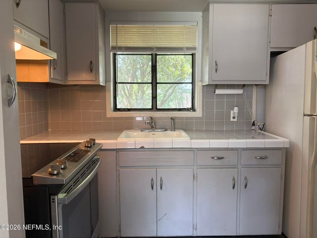 5051 LEXINGTON Avenue, Jacksonville, FL 32210