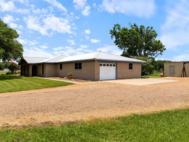 1201 Fm 1862, Blessing, TX 77419