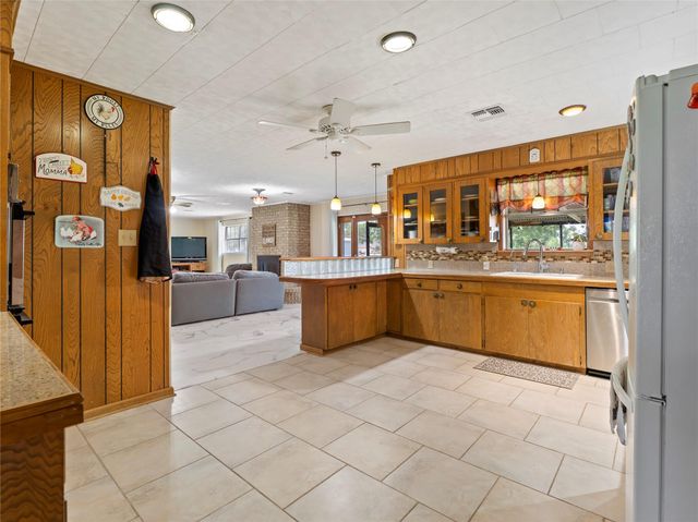 1201 Fm 1862, Blessing, TX 77419
