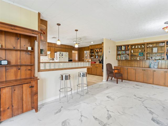 1201 Fm 1862, Blessing, TX 77419