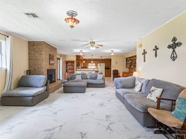 1201 Fm 1862, Blessing, TX 77419