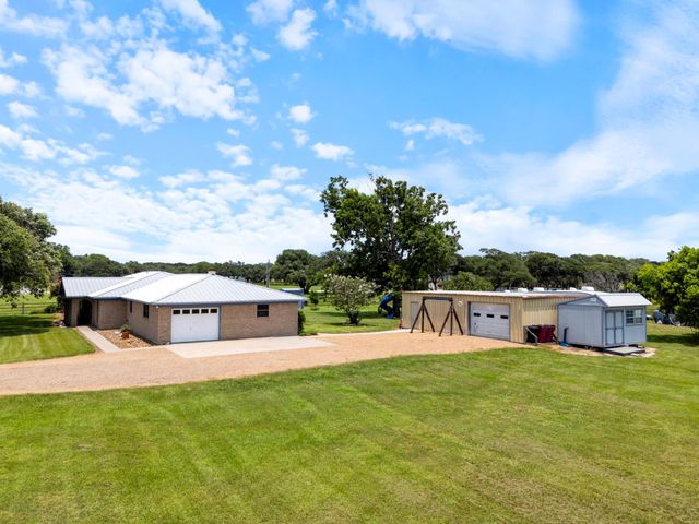 1201 Fm 1862, Blessing, TX 77419