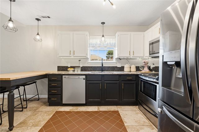119 S Bailey Street, Lowell, AR 72745