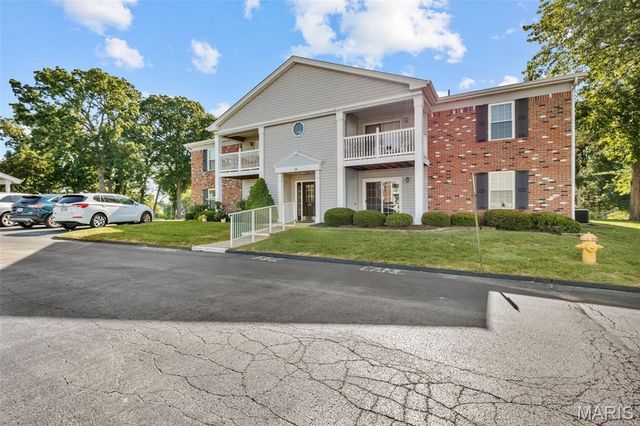 35 Berview Circle E, St Louis, MO 63129