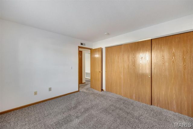 35 Berview Circle E, St Louis, MO 63129