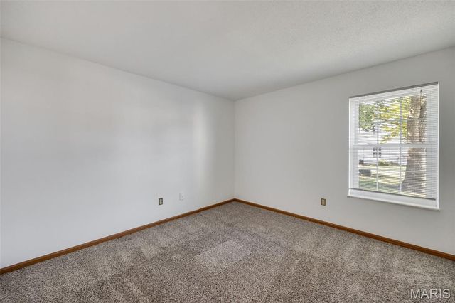 35 Berview Circle E, St Louis, MO 63129