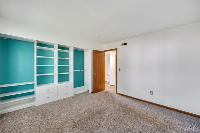 35 Berview Circle E, St Louis, MO 63129