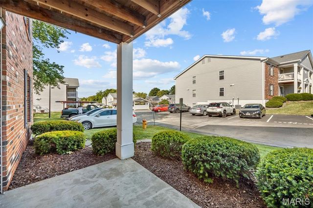 35 Berview Circle E, St Louis, MO 63129