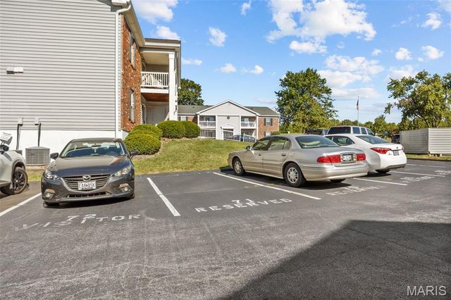 35 Berview Circle E, St Louis, MO 63129