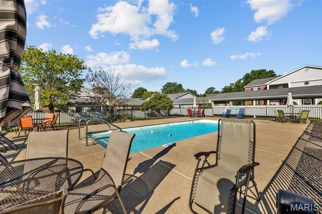 35 Berview Circle E, St Louis, MO 63129