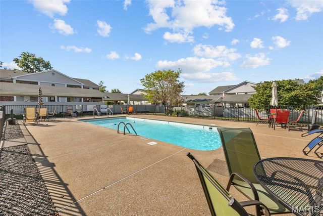 35 Berview Circle E, St Louis, MO 63129