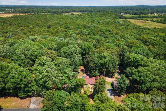 802 White Oaks Circle, Monroe, NC 28112