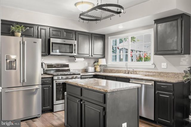 6580 MEDINAH LN, Alexandria, VA 22312