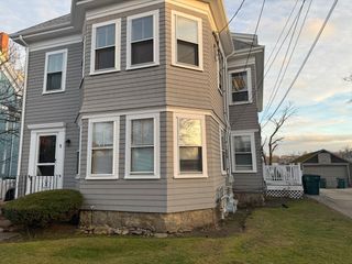 5 Lothrop St, Plymouth, MA 02360