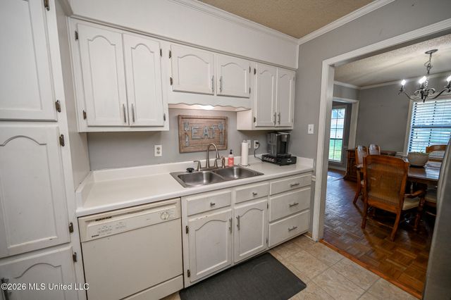 6406 Cherokee Drive, Olive Branch, MS 38654