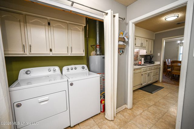 6406 Cherokee Drive, Olive Branch, MS 38654