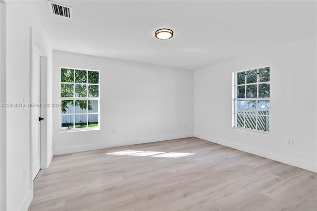 407 NW 45th St na, Miami, FL 33127