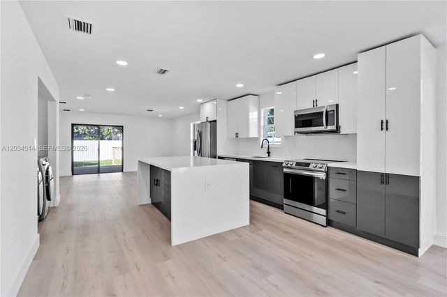 407 NW 45th St na, Miami, FL 33127
