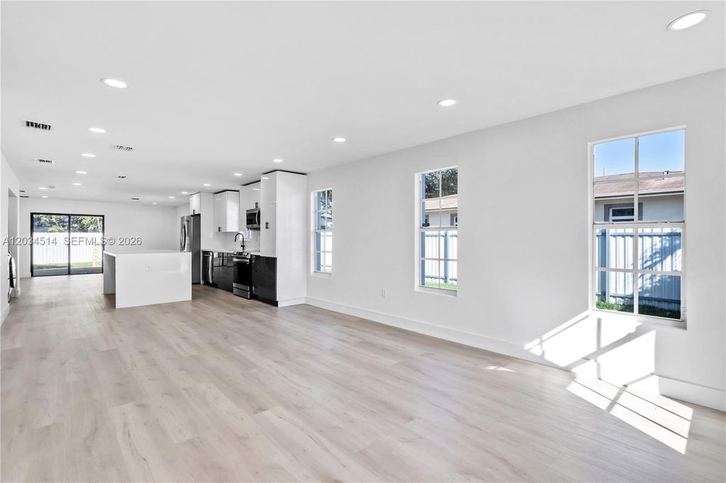 407 NW 45th St na, Miami, FL 33127