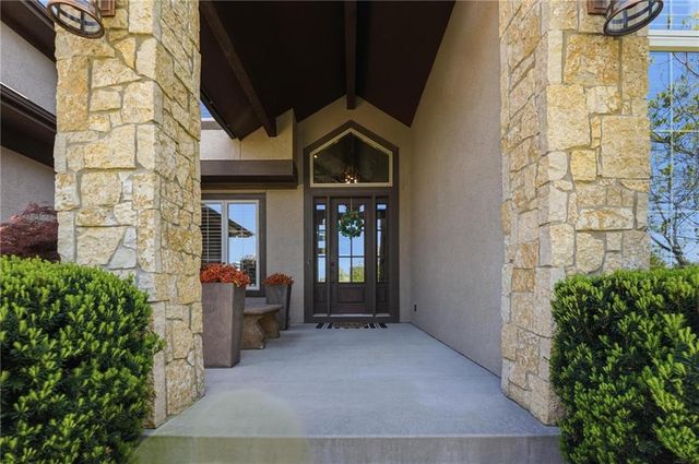 16421 Oakmont Street, Overland Park, KS 66221