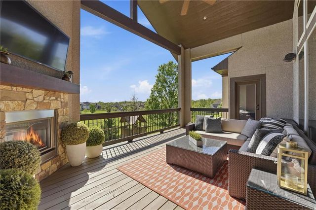 16421 Oakmont Street, Overland Park, KS 66221