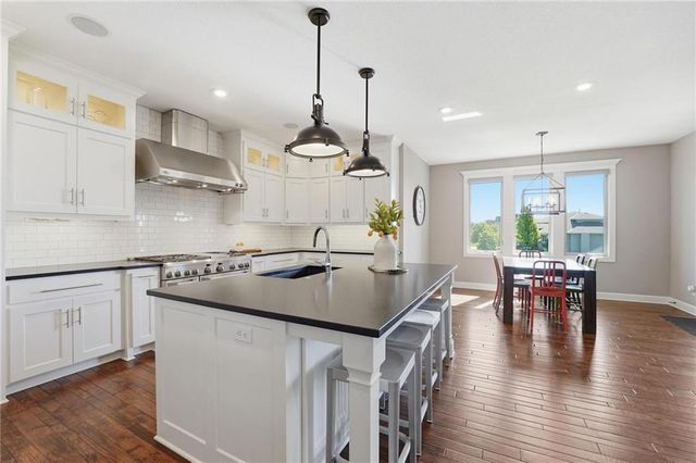 16421 Oakmont Street, Overland Park, KS 66221