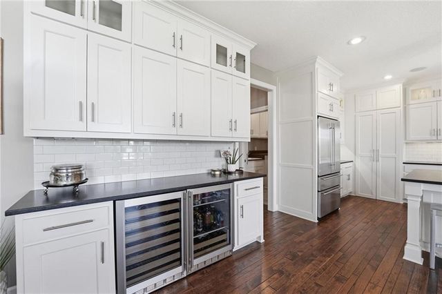 16421 Oakmont Street, Overland Park, KS 66221