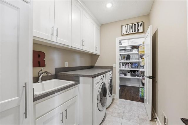 16421 Oakmont Street, Overland Park, KS 66221