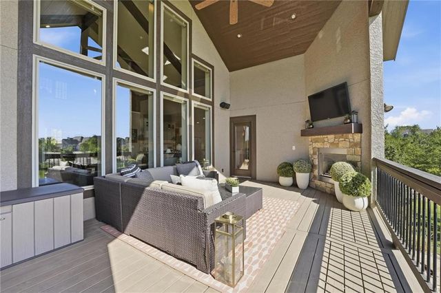 16421 Oakmont Street, Overland Park, KS 66221