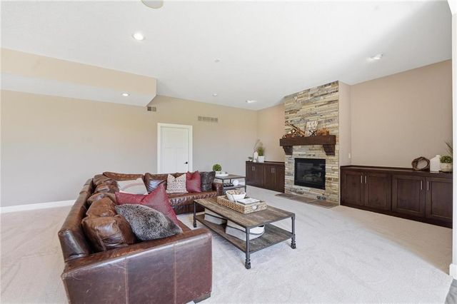 16421 Oakmont Street, Overland Park, KS 66221