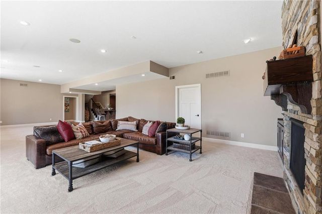 16421 Oakmont Street, Overland Park, KS 66221