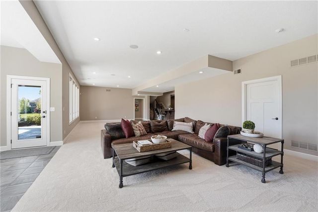 16421 Oakmont Street, Overland Park, KS 66221