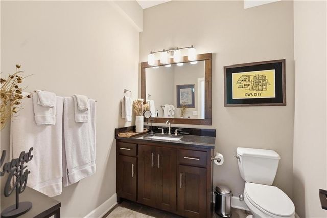 16421 Oakmont Street, Overland Park, KS 66221