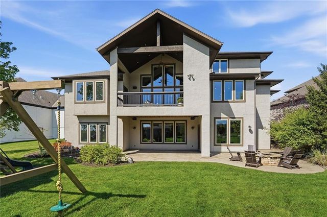 16421 Oakmont Street, Overland Park, KS 66221