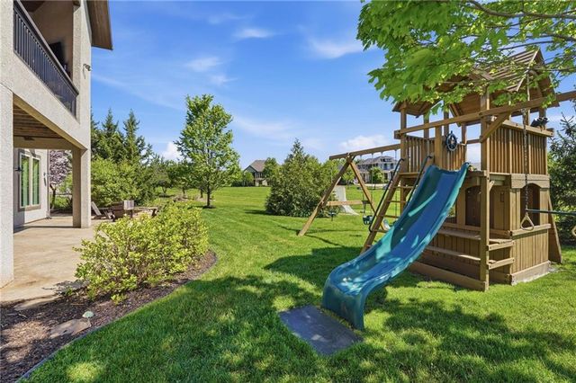 16421 Oakmont Street, Overland Park, KS 66221