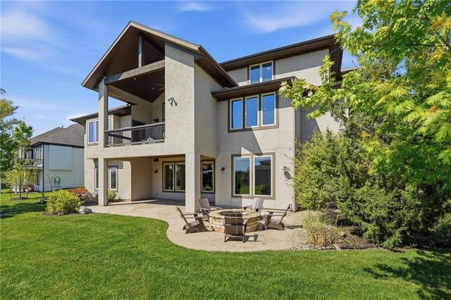 16421 Oakmont Street, Overland Park, KS 66221