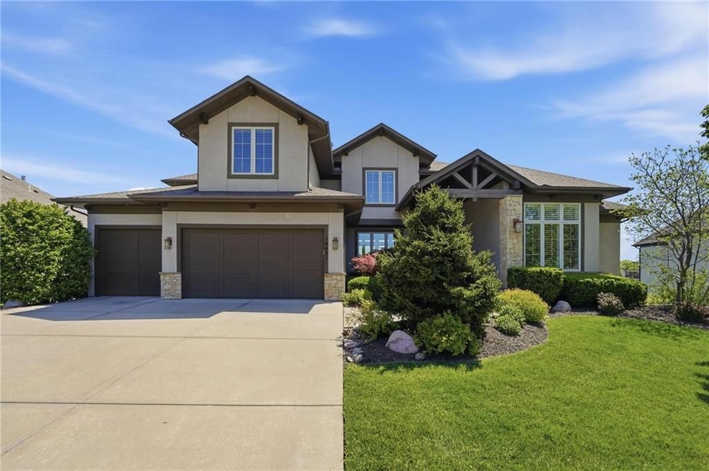 16421 Oakmont Street, Overland Park, KS 66221