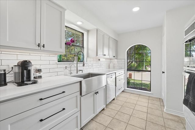 2012 Usa Drive, Plano, TX 75025