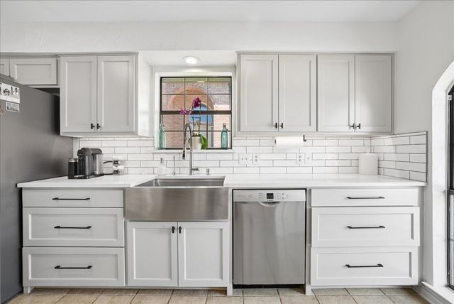 2012 Usa Drive, Plano, TX 75025