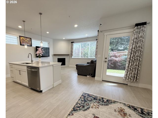 2764 Sw MAYCREST Ter, Beaverton, OR 97003