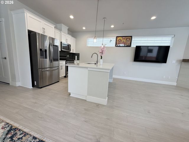 2764 Sw MAYCREST Ter, Beaverton, OR 97003