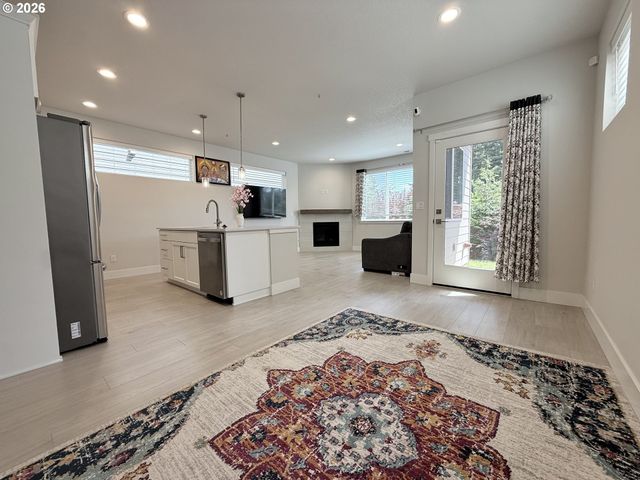2764 Sw MAYCREST Ter, Beaverton, OR 97003