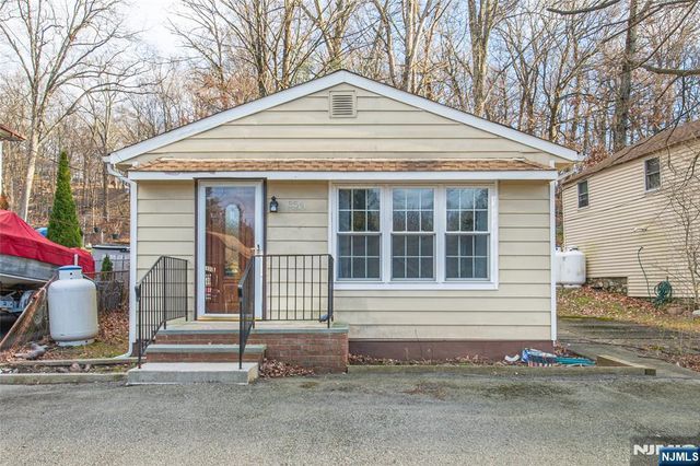 354 Maxim Drive, Hopatcong, NJ 07843